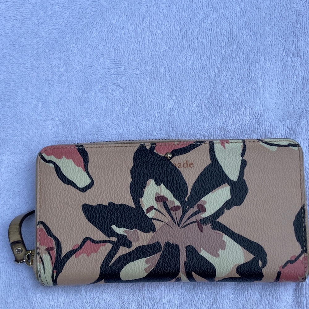 Kate Spade Tan and Black Floral Wallet rehab wallet